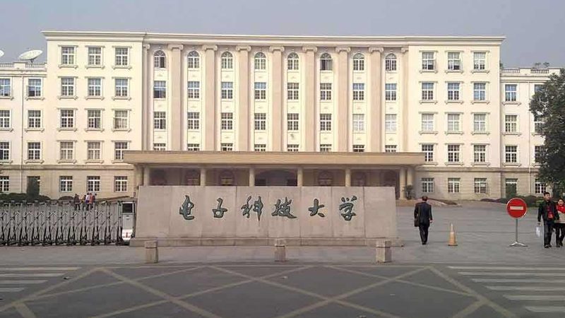 晶振型号揭秘：电子代工中的时间标准器